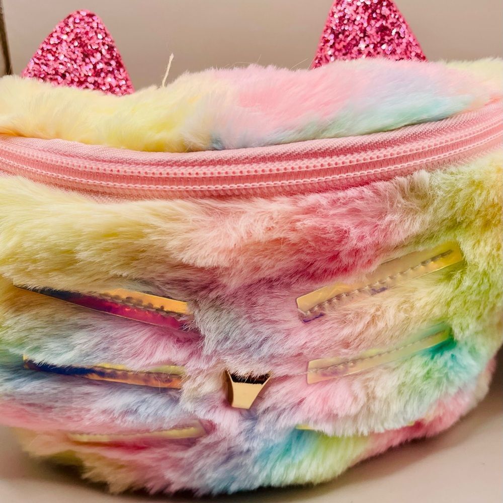 Kitty fanny back bag. Fuzzy rainbow glitter ears. Adjustable to 33 inches. Fun
